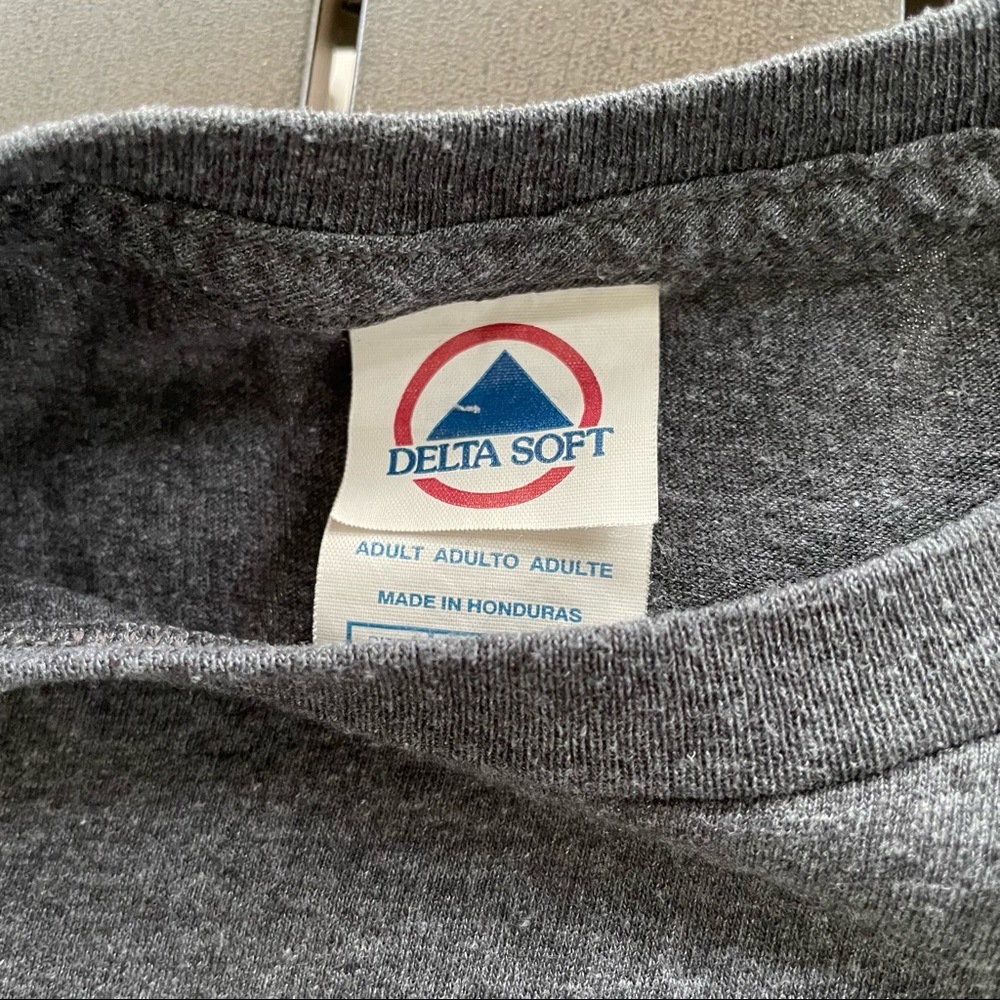 ⚡️FINAL PRICE⚡️Y2K RETRO DELTA SOFT DALLAS TEXAS GRAPHIC T-SHIRT!! - Picture 4 of 6